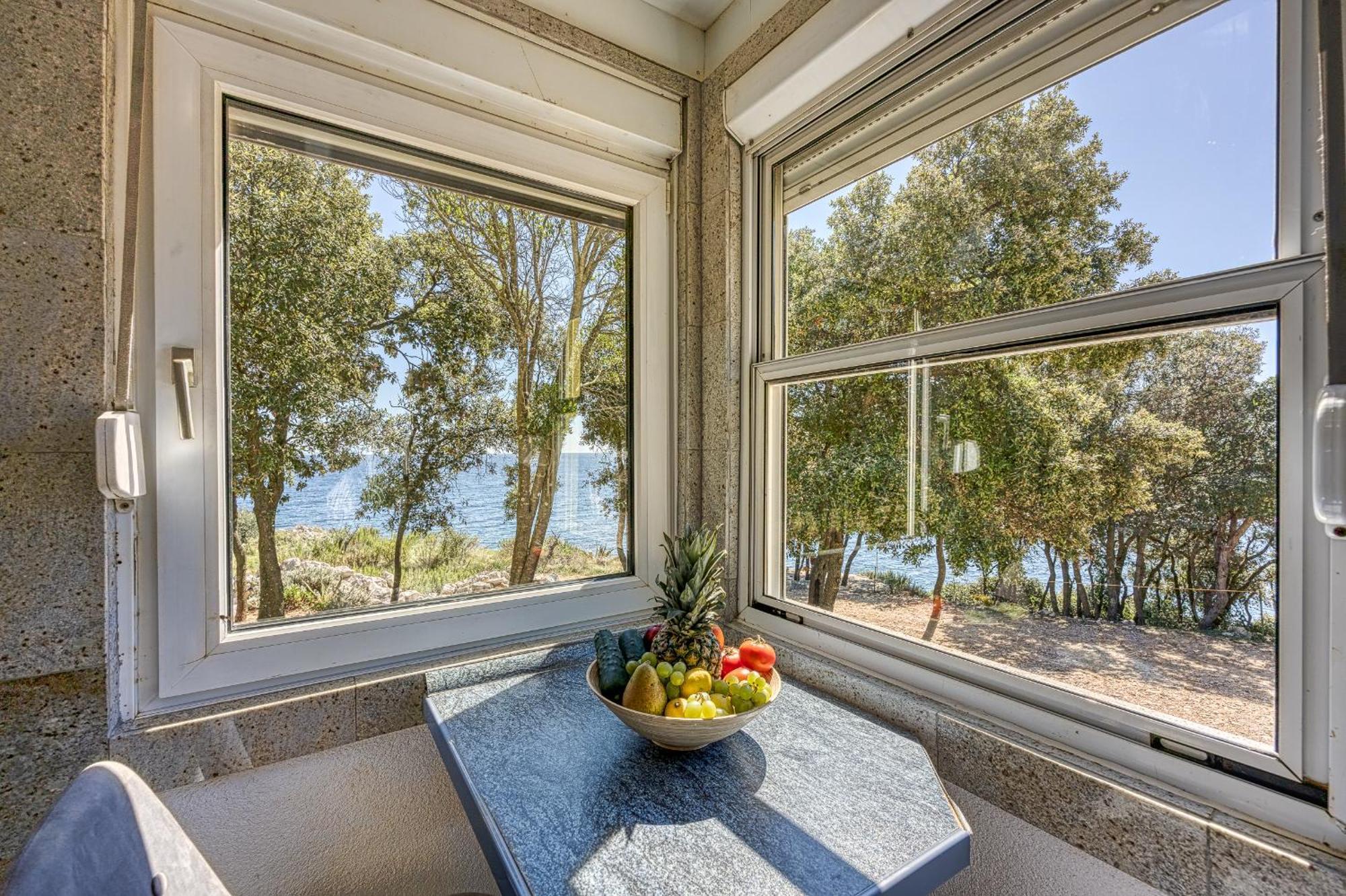 Cottage On The Kavran Beach Exterior photo